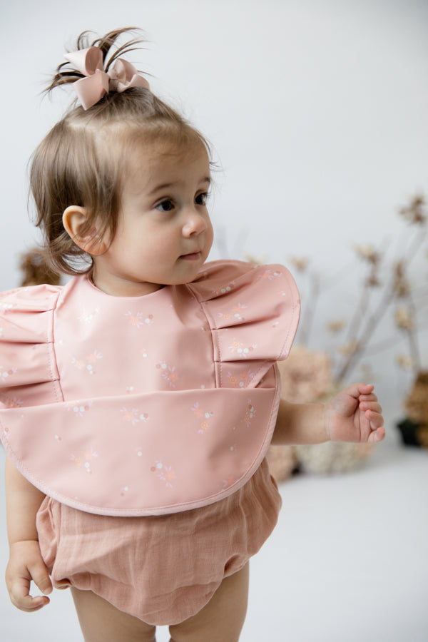 Daisy Frill Snuggle Bib
