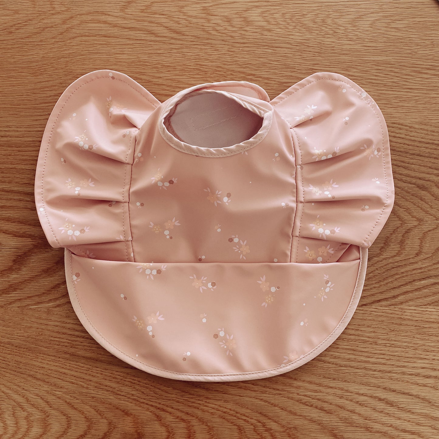 Daisy Frill Snuggle Bib